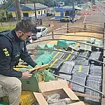 Casal que saiu de MS com criança de 9 anos é preso com carga recorde de maconha