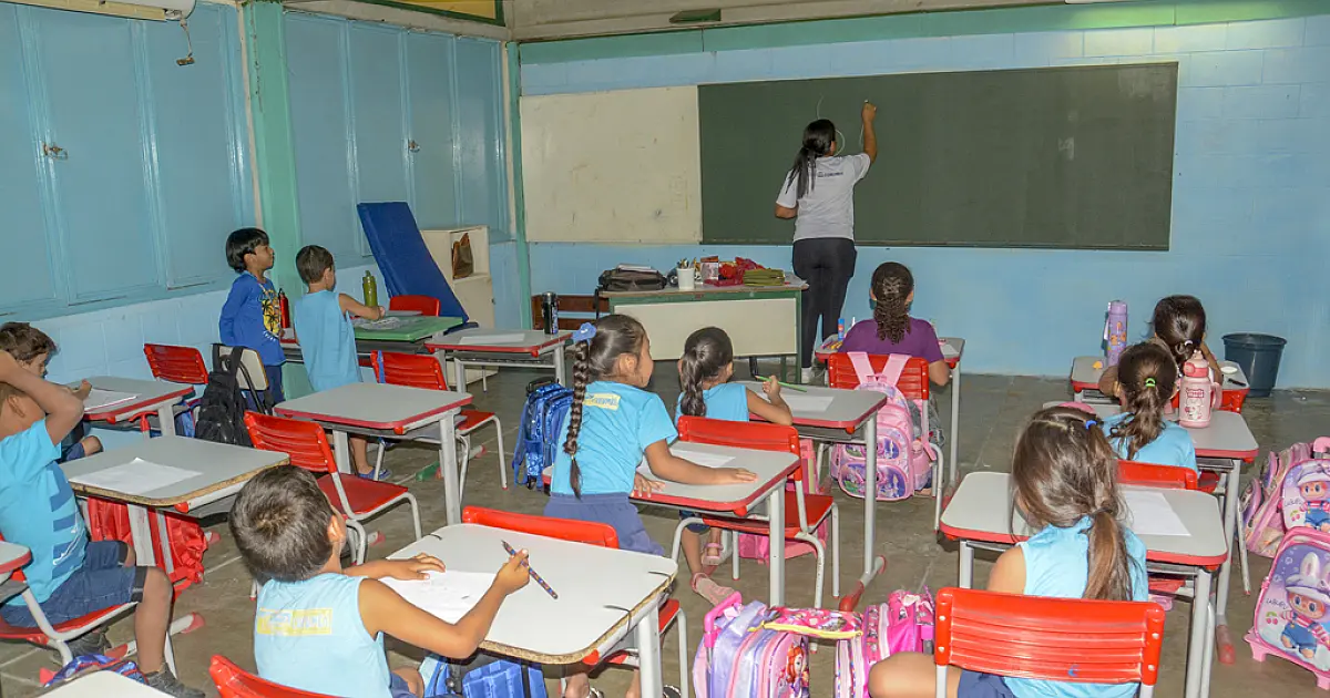 Alunos da rede municipal de Corumbá retomam aulas nesta segunda-feira
