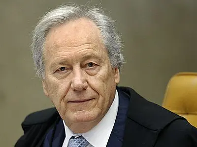 Já vai tarde, ministro...