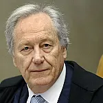 Já vai tarde, ministro...