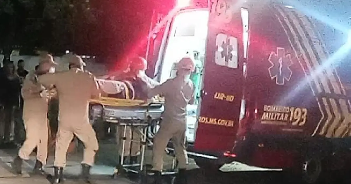 Colisão entre carro e moto deixa mulher ferida no bairro Dom Bosco