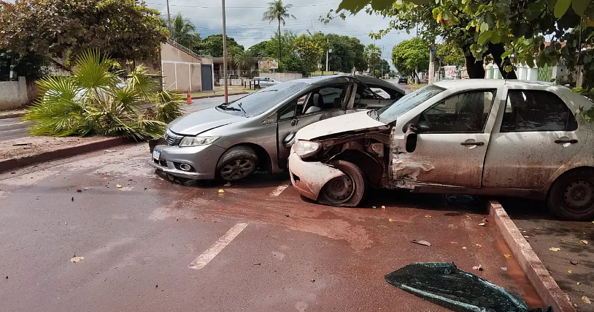 Colisão entre carros na Porto Carreiro é destaque no plantão dos Bombeiros