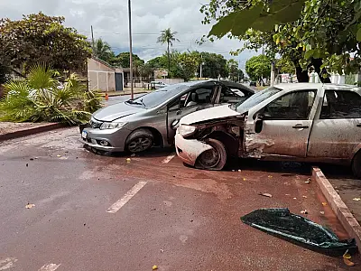 Colisão entre carros na Porto Carreiro é destaque no plantão dos Bombeiros
