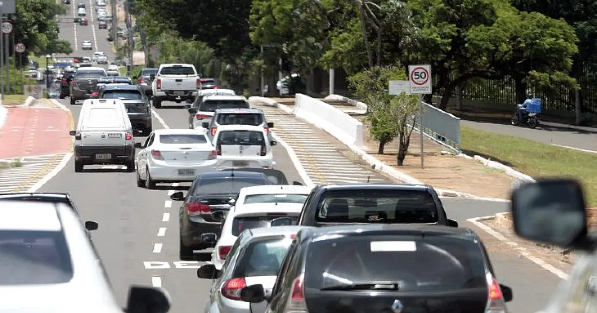 Último dia para quitar licenciamento de veículos com placas final 9