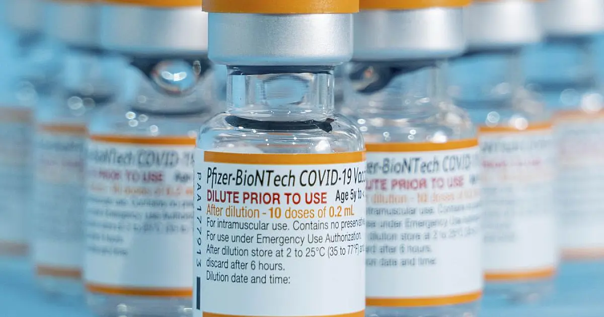 Novo lote da Pfizer com 1,8 milhões de vacinas chega no Brasil
