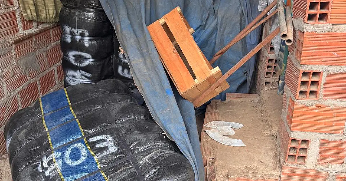 Criminosos escondem mais de 1t de produtos falsificados em construção na fronteira