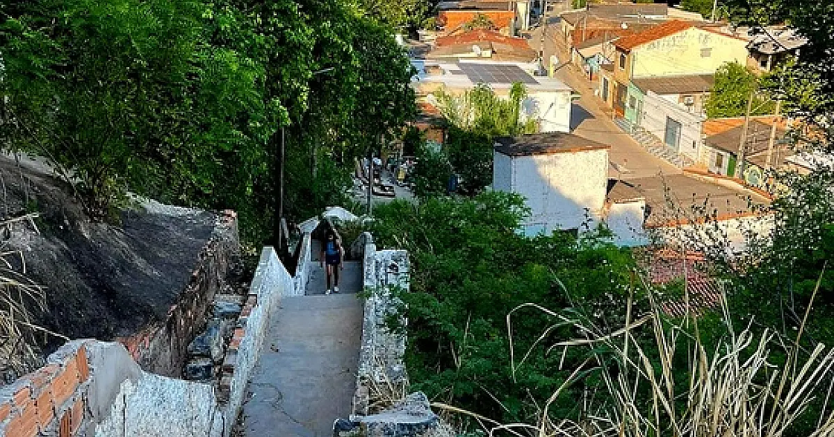 Hanna pede revitalização da escadaria que liga centro ao Beira Rio
