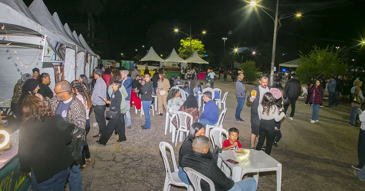 Evento celebra cultura afro-indígena com música e desfile no bairro Maria Leite