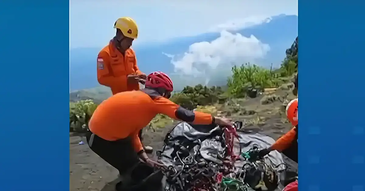 Corpo de turista brasileira é resgatado de cratera na Indonésia