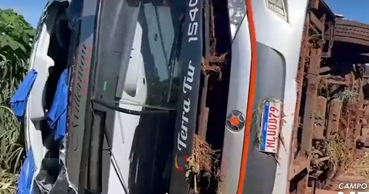 Tombamento de ônibus na BR 163 deixa dois mortos e 38 feridos