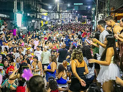 Carnaval de Corumbá 2026: Bloco Cibalena e shows regionais agitam a sexta-feira