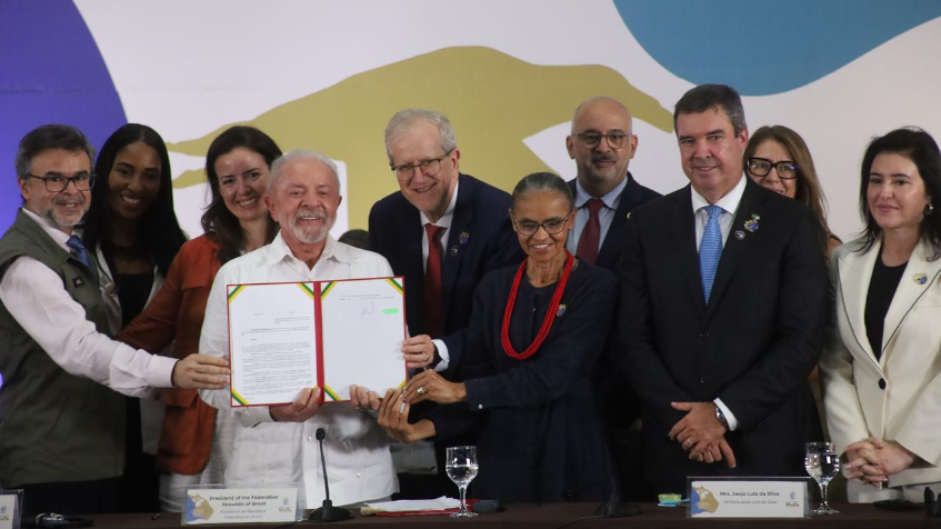 Texto resultado da COP 15 assinado em MS. (Foto: Álvaro Rezende, Secom/MS)