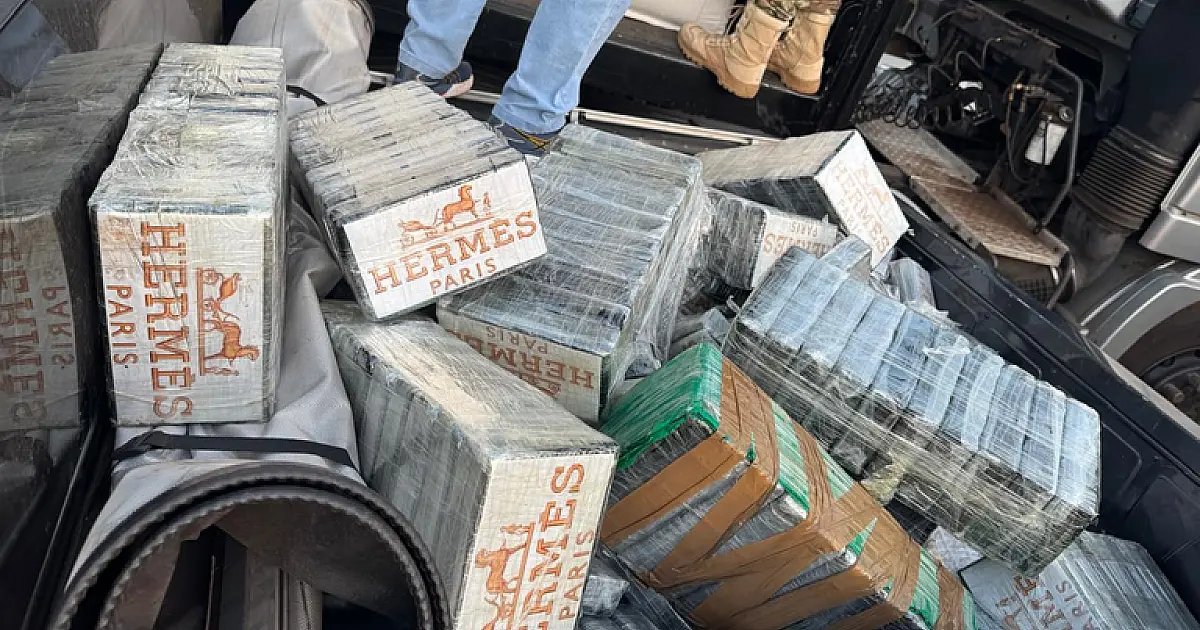 PF encontra 1,1 tonelada de cocaína escondida em caminhões na BR-262