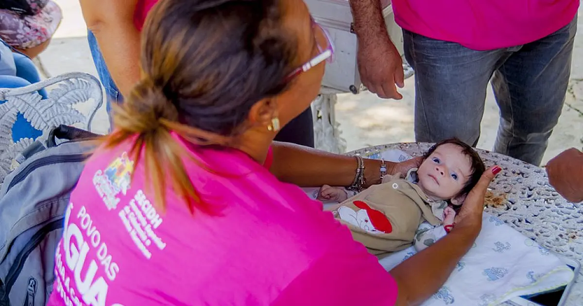 Bebê socorrido socorrido com desnutrição aguda precisa de leite específico