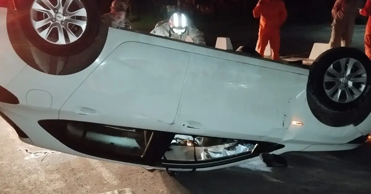Mulher admite que dormiu ao volante em capotamento no centro de Corumbá