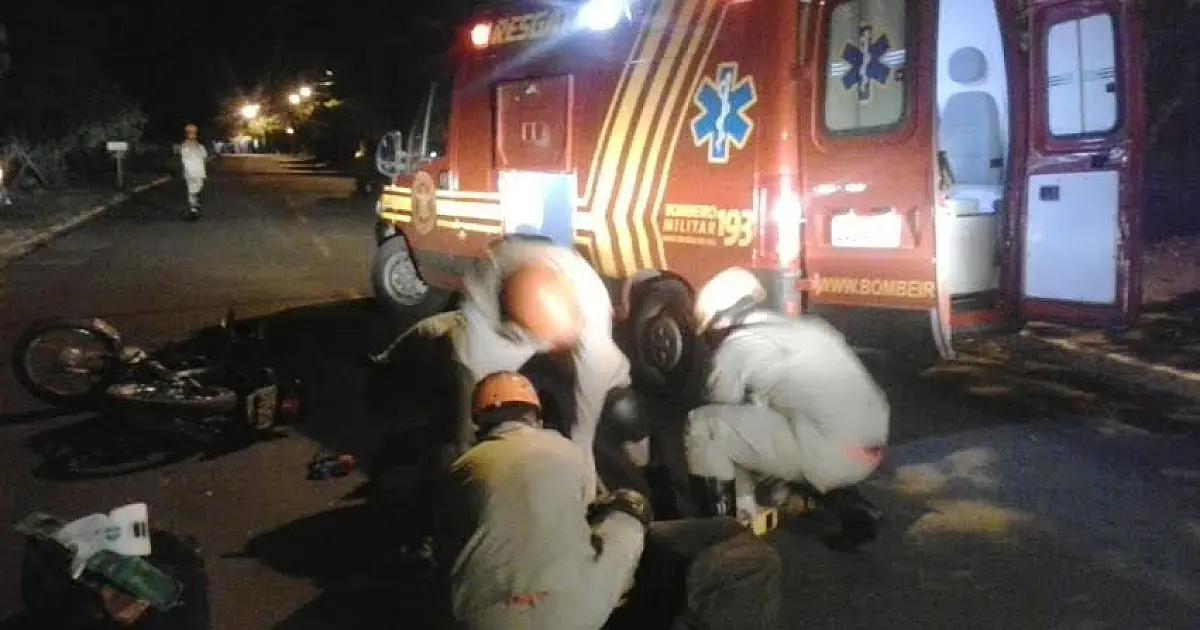 Motociclista sofre fratura no joelho após desviar de cachorro