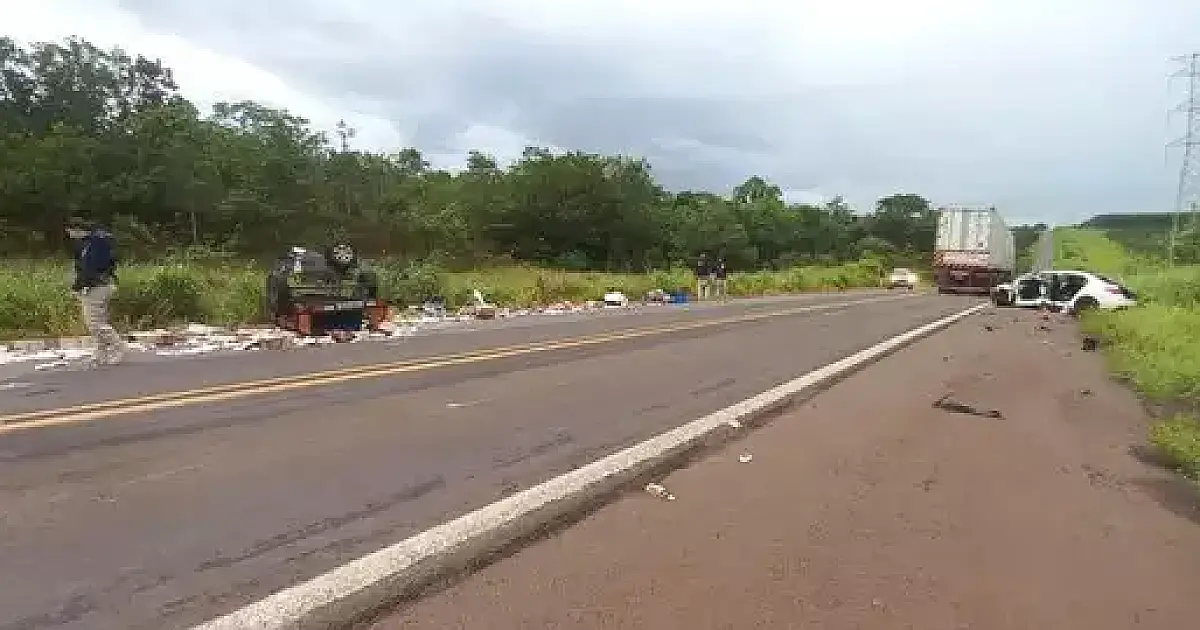 Sete pessoas ficaram feridas em grave acidente na BR 262