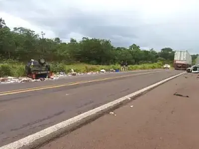 Sete pessoas ficaram feridas em grave acidente na BR 262