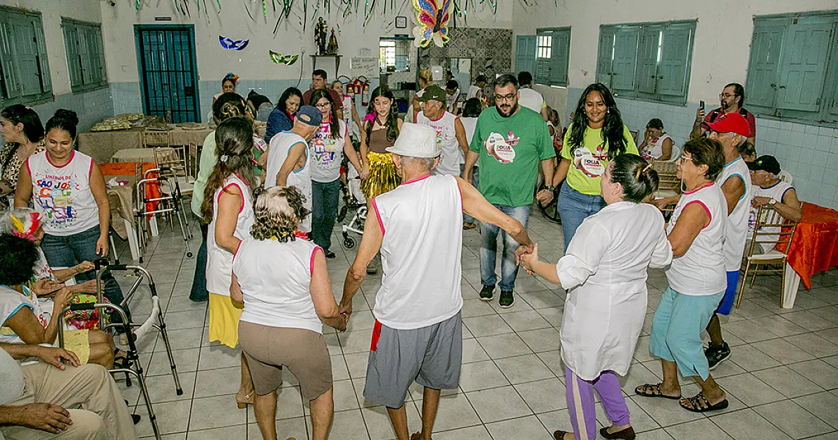 Carnaval anima idosos no Asilo São José em Corumbá