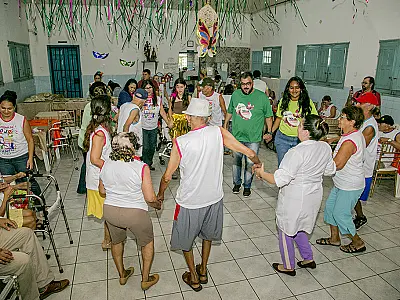 Carnaval anima idosos no Asilo São José em Corumbá
