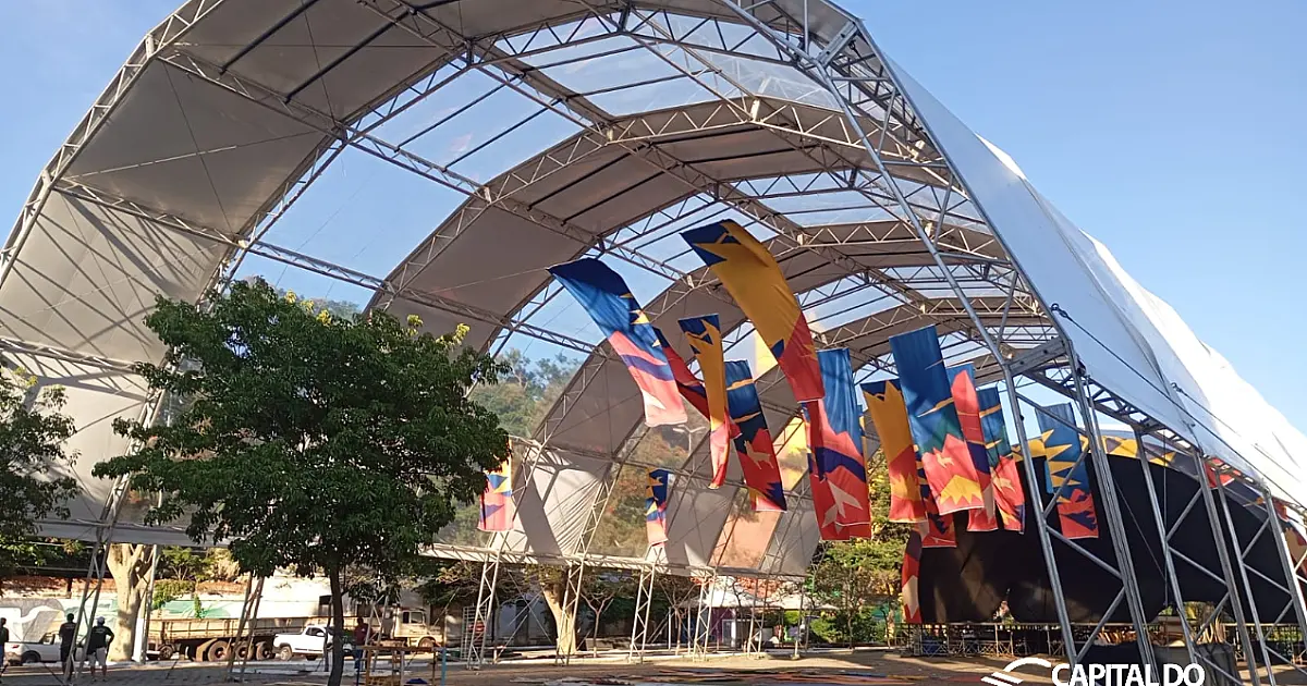 Mais de 100 operários trabalham na montagem dos sete palcos do FAS 2025