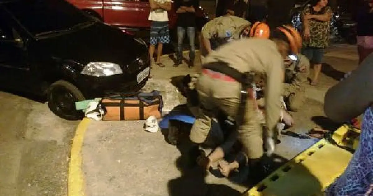 Bombeiros socorrem vítimas de espancamento e acidente de trânsito