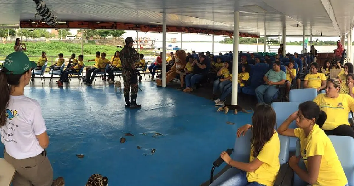 PMA, 6º BPM e IASB realizam passeio pelo rio Paraguai com 75 Desbravadores Formigas