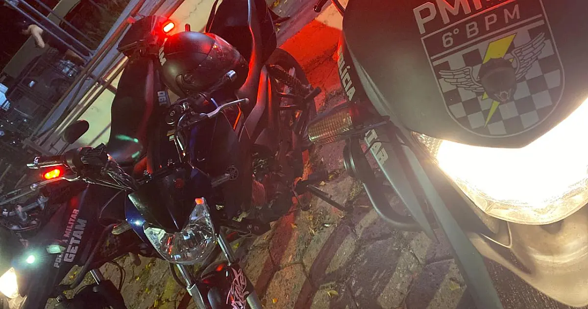 Motociclista foge da PM, coloca crianças em risco e acaba preso em Corumbá