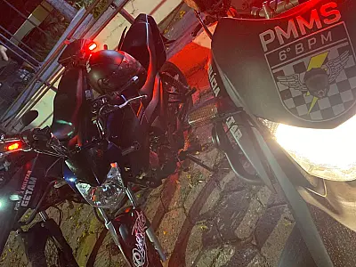 Motociclista foge da PM, coloca crianças em risco e acaba preso em Corumbá