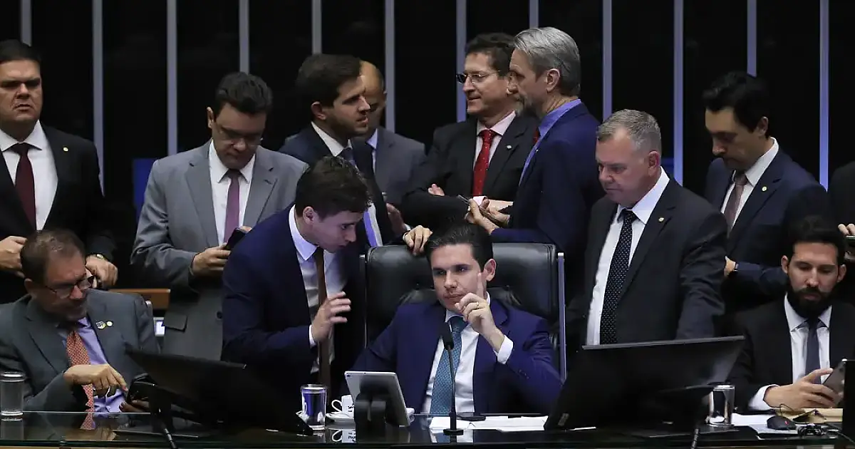PEC da blindagem é aprovada por deputados e vai ao Senado