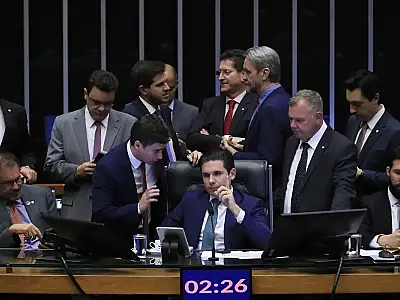 PEC da blindagem é aprovada por deputados e vai ao Senado
