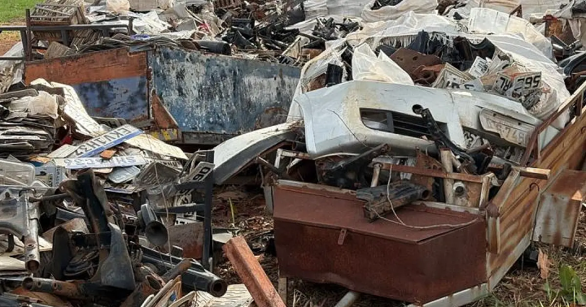 Detran de MS oferece lote único de 60 toneladas de sucata de veículos