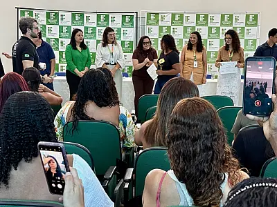 Moradores de Ladário recebem certificados de curso de cabeleireiro do IFMS
