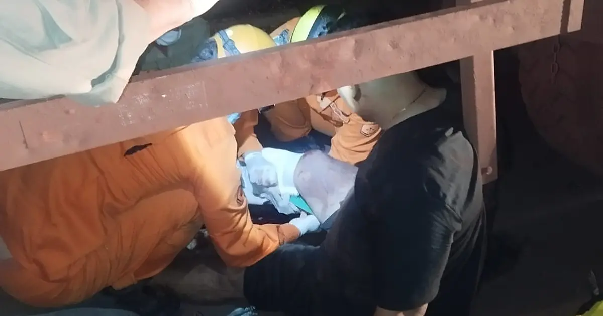 Colisão em carreta estacionada causou fratura exposta e lesão ocular em motociclista