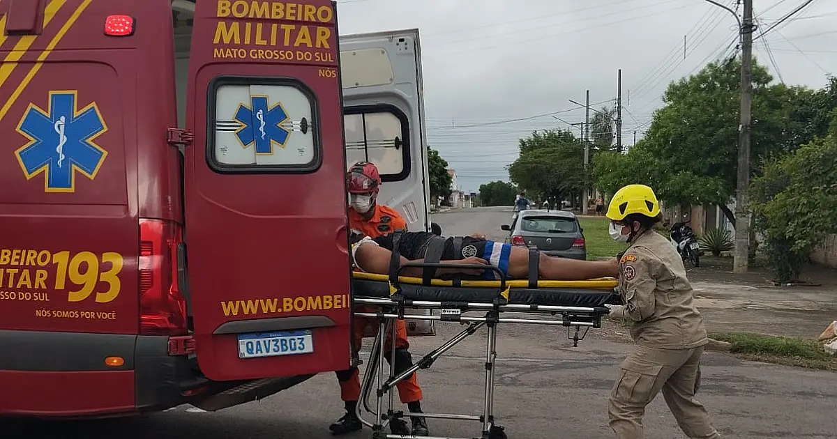 Motociclista atropelado por caminhão é destaque no plantão dos Bombeiros