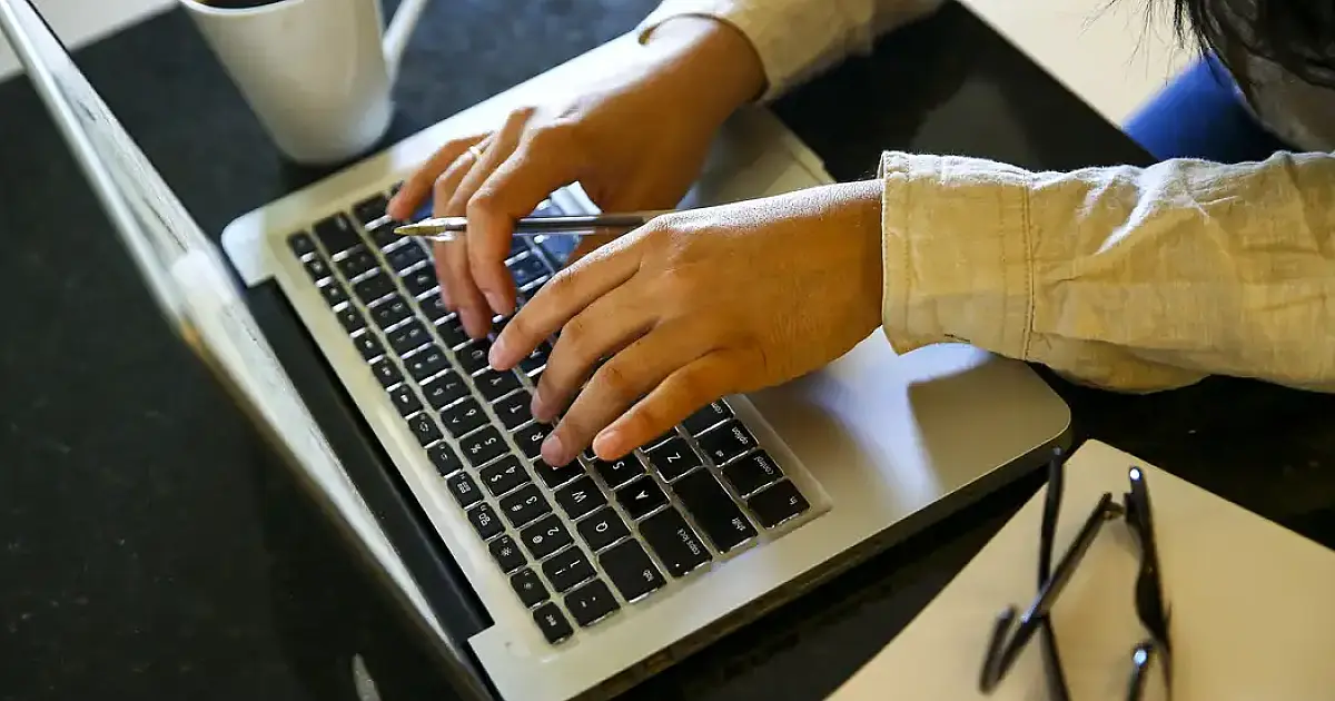 Estudo mostra relação entre dependência da internet e ideação suicida