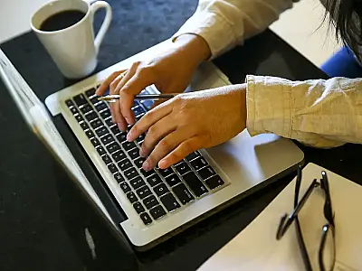 Estudo mostra relação entre dependência da internet e ideação suicida