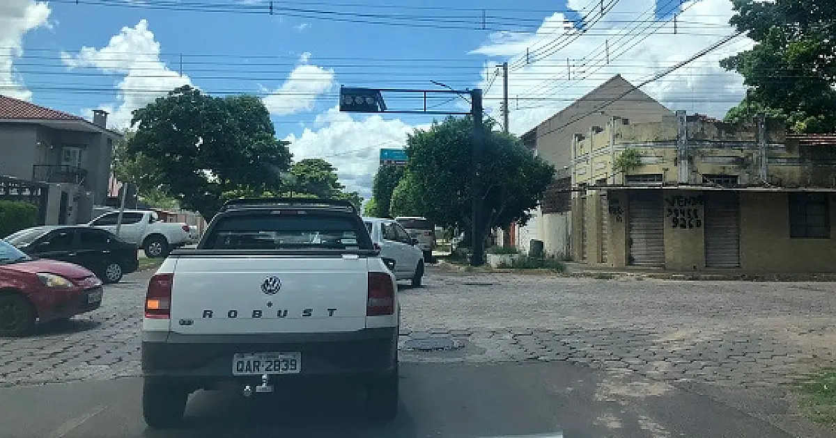 O difícil trânsito da rua Colombo