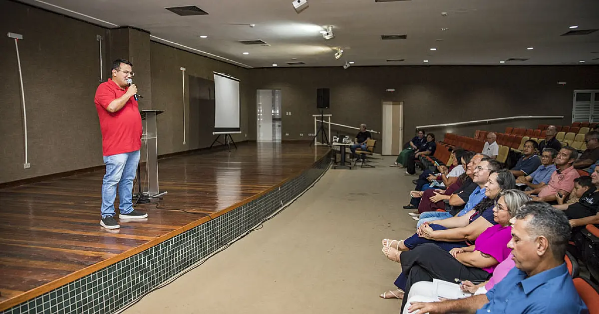 Novos alvarás regularizam serviço de táxi e mudam rotina de motoristas