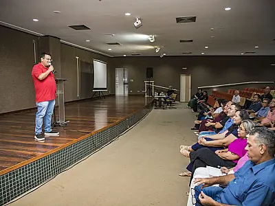 Novos alvarás regularizam serviço de táxi e mudam rotina de motoristas