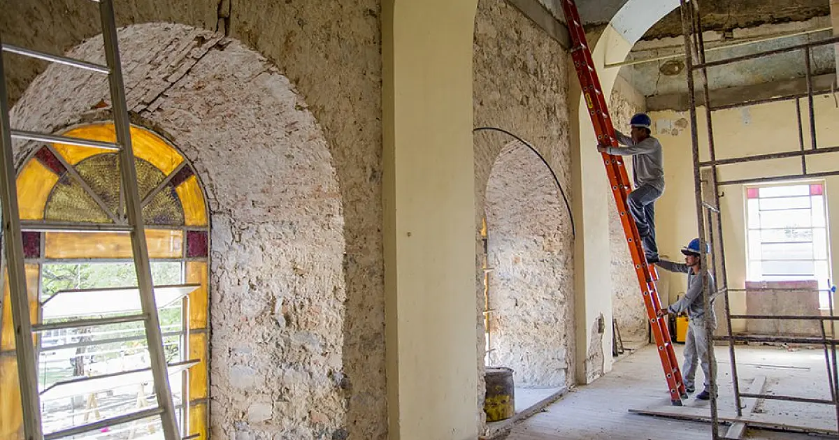 Prefeitura recupera telhado e forro da Igreja Nossa Senhora da Candelária
