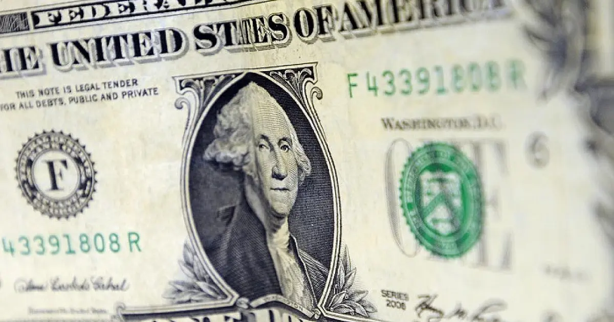 Dólar ultrapassa R$ 3,70 e registra maior valor em dois anos