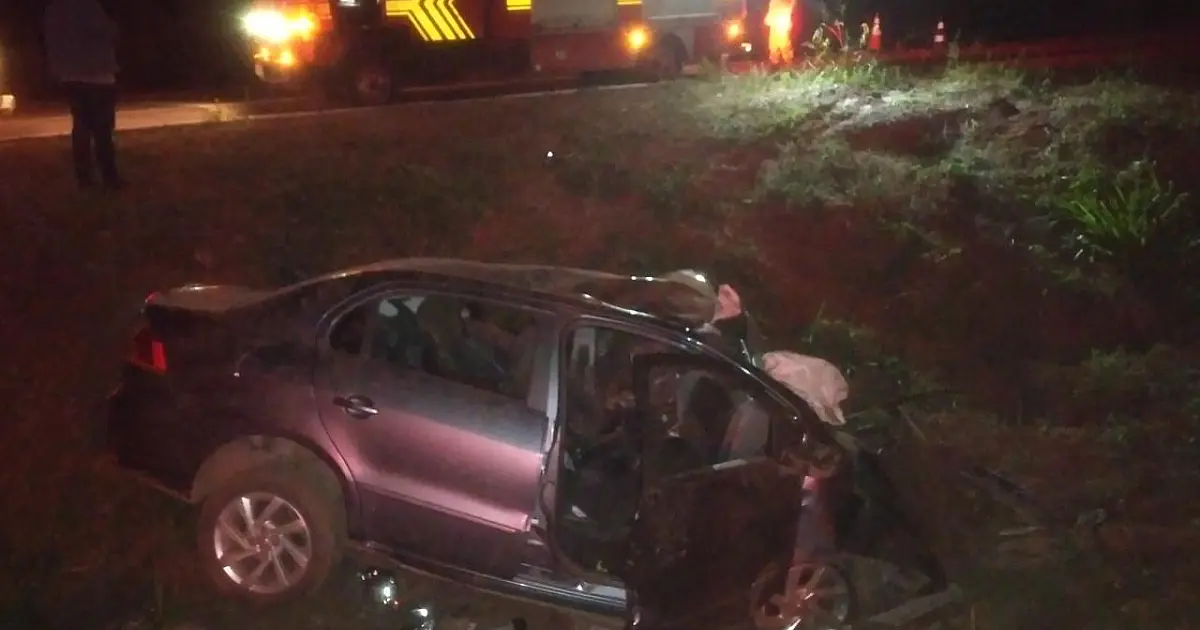 Carro sai da pista na BR 262 e motorista morre logo após resgate