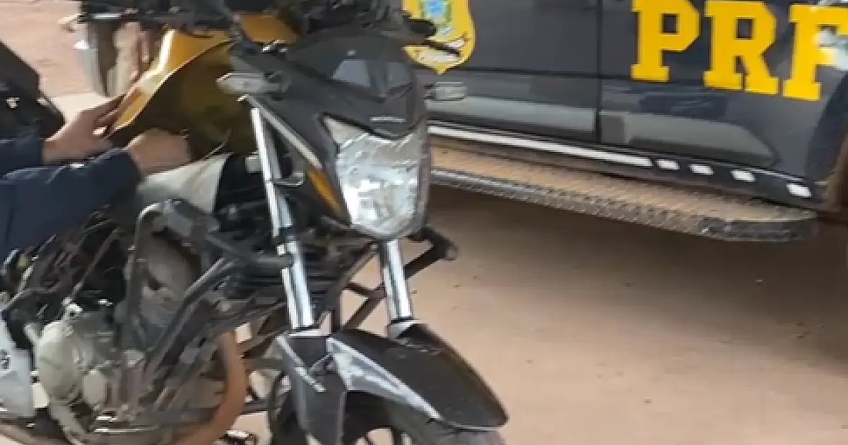 PRF apreende 5,7 kg de cocaína escondida em tanque de moto na BR-262