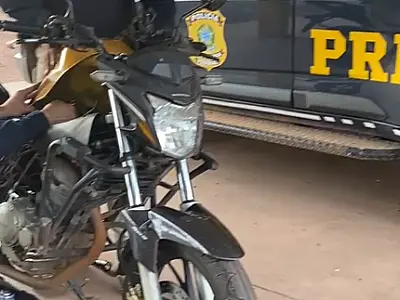 PRF apreende 5,7 kg de cocaína escondida em tanque de moto na BR-262