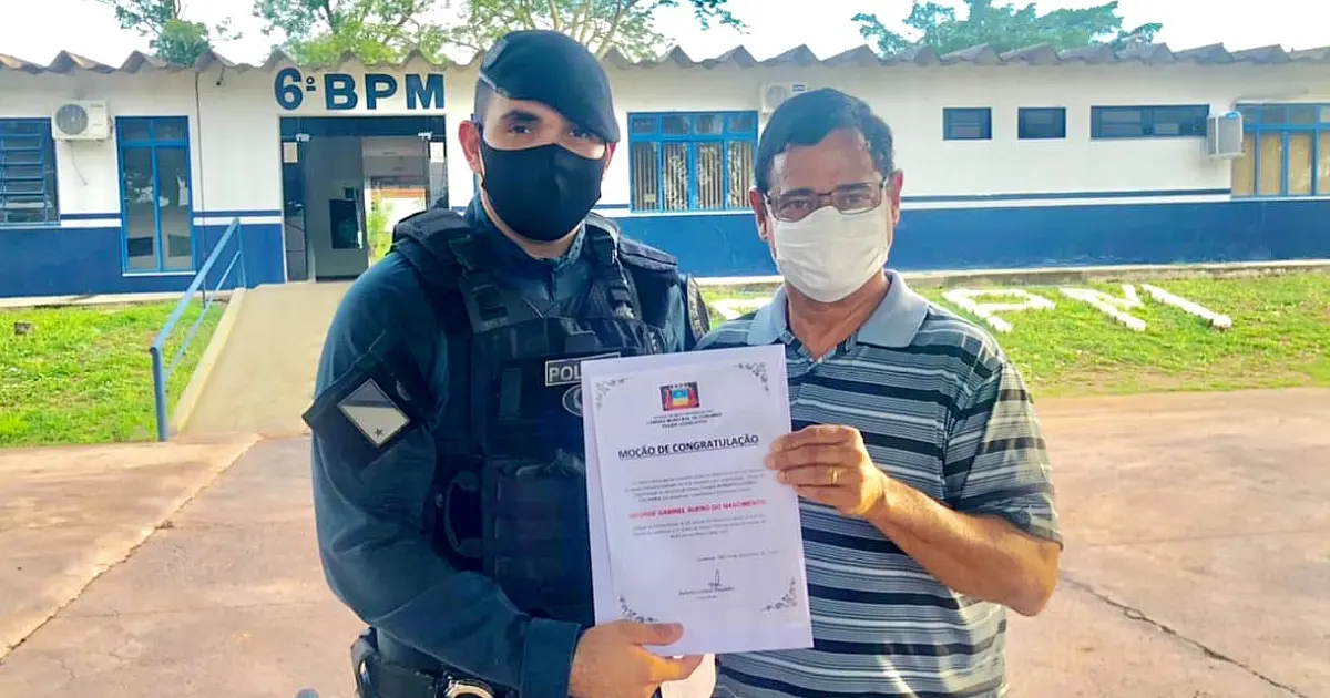PM que salvou idoso de ataque de abelhas é homenageado por ato de bravura
