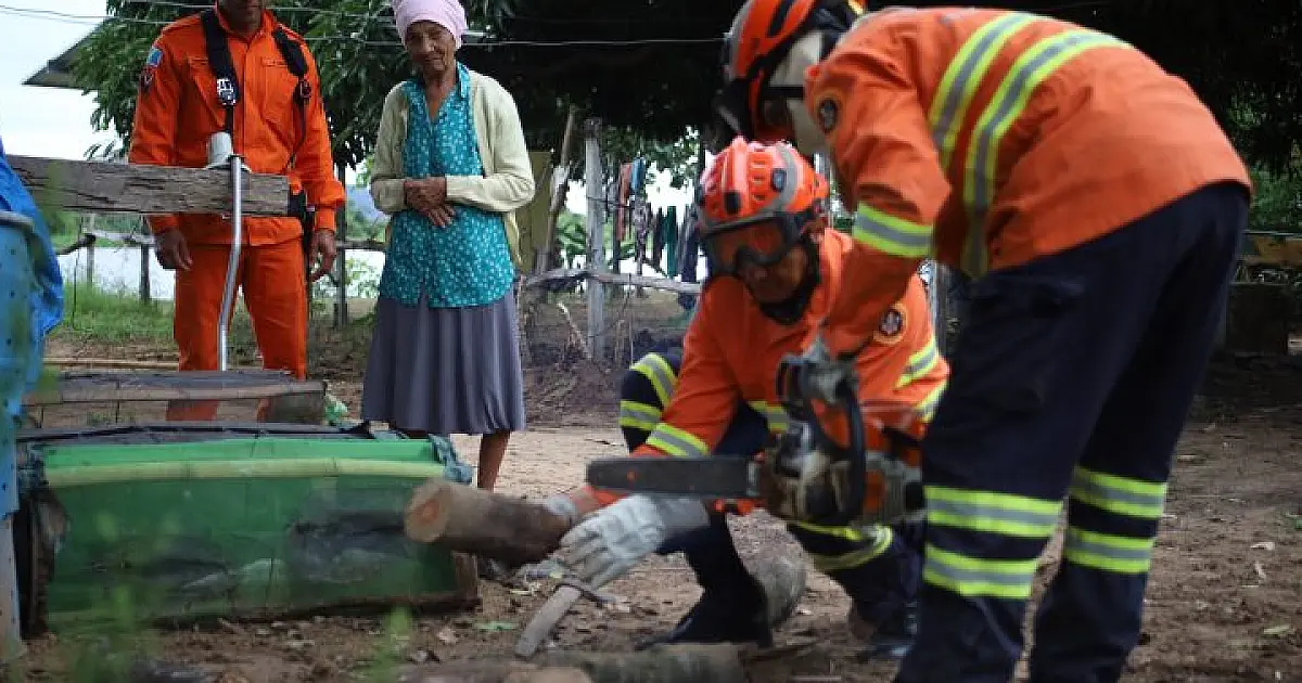 Bombeiros e ribeirinhos vivem em cooperação na Barra do São Lourenço