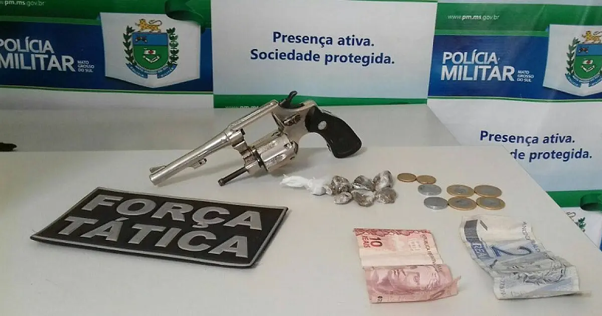 Menor é preso por portar arma de fogo e drogas