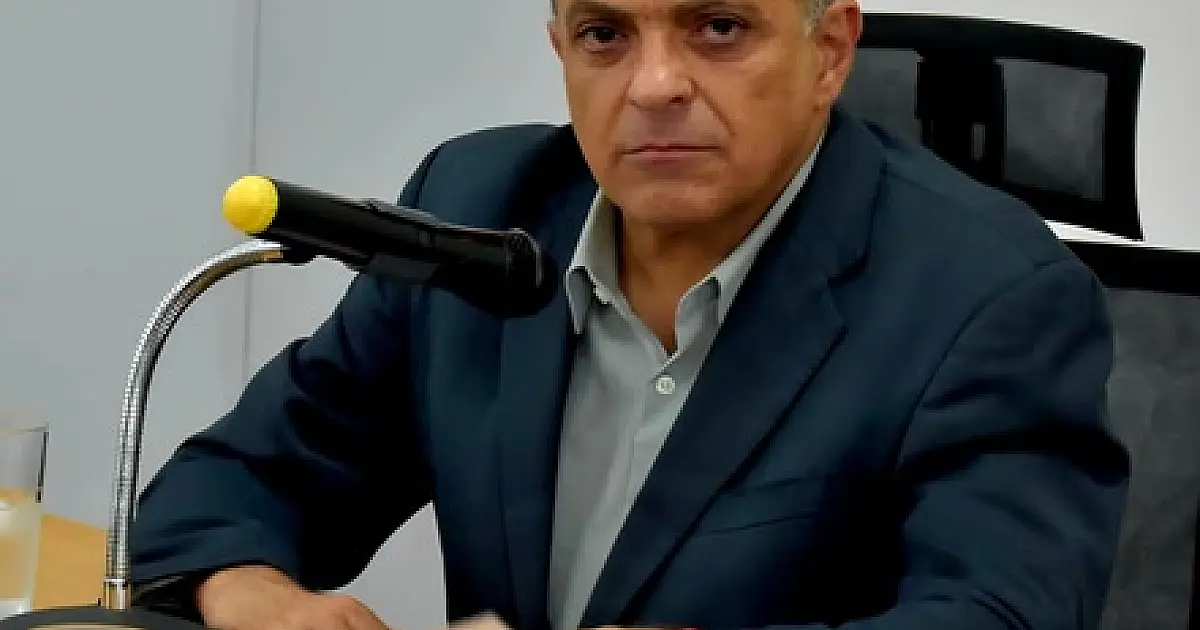 Yussef pede troca urgente de poste de energia na Travessa Acampamento