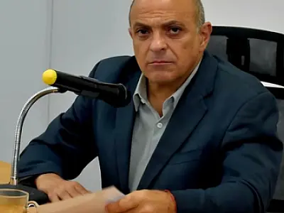 Yussef pede troca urgente de poste de energia na Travessa Acampamento